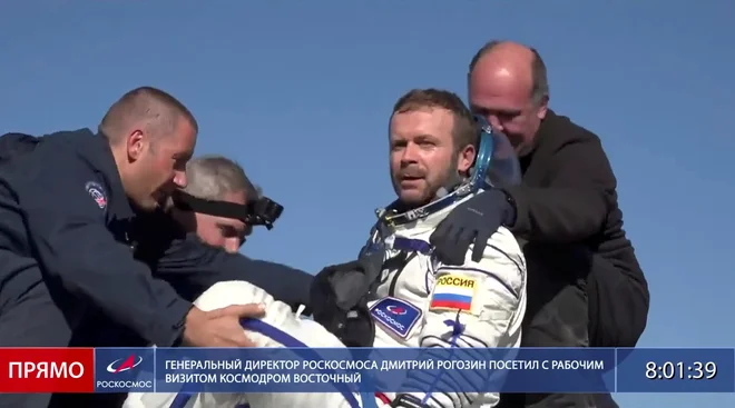 Ruski režiser Klim Šipenko je tokrat na postaji posnel kadre za film Izziv. FOTO: Roscosmos/Reuters
