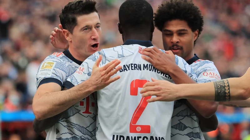 Fotografija: Bayern je v silovitem ritmu v Leverkusno zlomil odpor Bayerja, ki je zaostajal že z 0:5. FOTO: Thilo Schmuelgen/Reuters