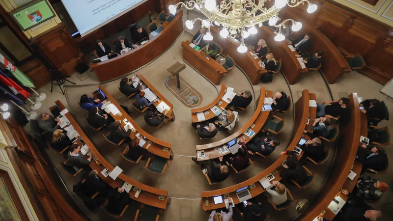 Fotografija: Mestni svetniki so včeraj burno razpravljali o spremembah prostorskih aktov na območju nekdanjega Kolizeja in Tovila. Foto Uroš Hočevar