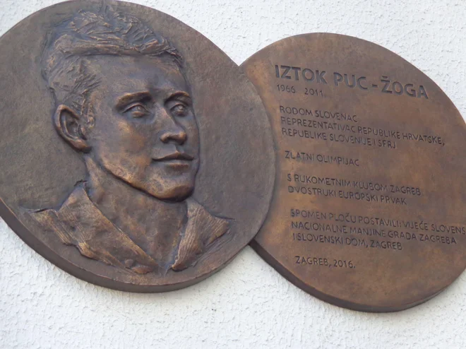 Spominska plošča rokometašu Iztoku Pucu. FOTO:  Dejan Vodovnik
