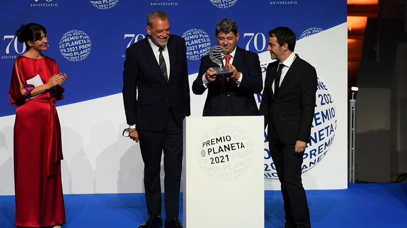 Fotografija: Carmen Mola so Agustín Martínez, Jorge Díaz in Antonio Mercero (na fotografiji z desne). Foto Josep Lago/AFP