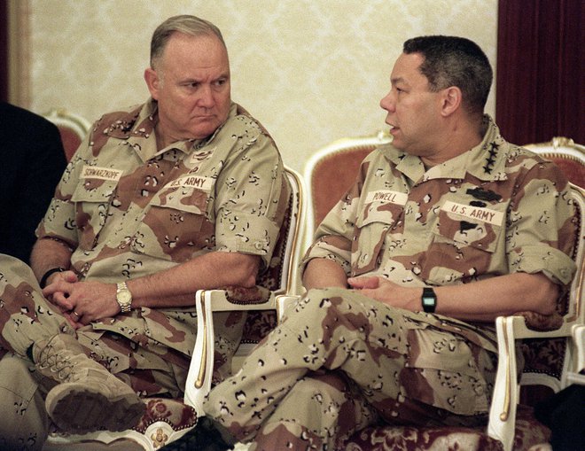 Generala Colin Powell in Norman Schwarzkopf med prvo zalivsko vojno. Foto Robert Sullivan /Afp
