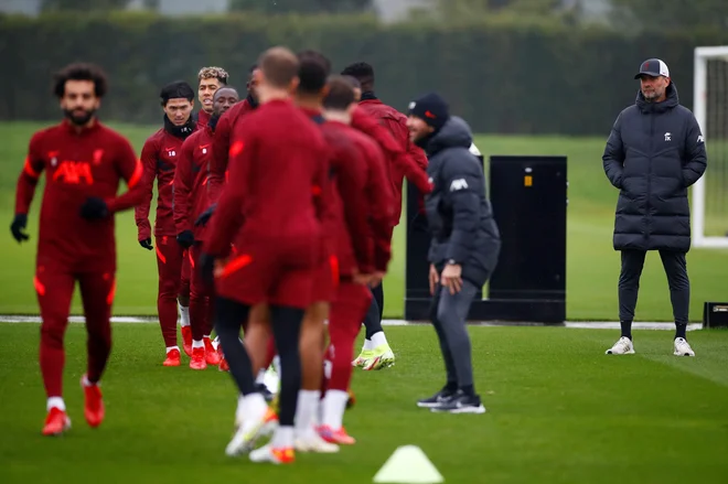 Jürgen Klopp (desno) premore več adutov, eden od njih je Mohamed Salah (levo). FOTO: Jason Cairnduff/Reuters
