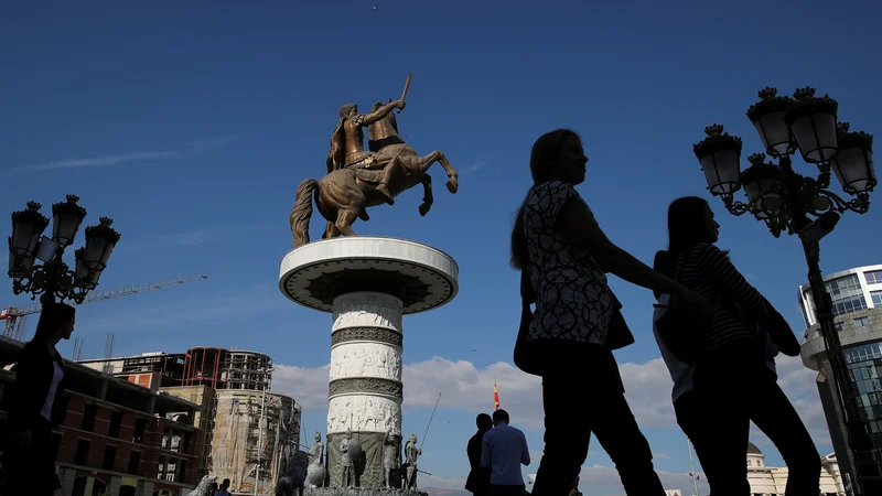 Fotografija: Čeprav je v Severni Makedoniji vladajoča stranka lokalne volitve izgubila, je boj za oblast v prestolnici Skopje še odprt. Foto REUTERS/Marko Djurica