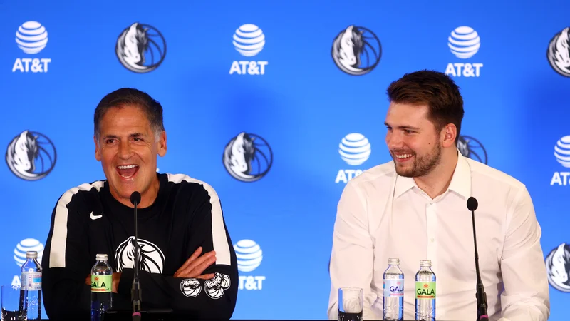Fotografija: Ob podpisu najvišje pogodbe v zgodovini NBA z Luko Dončićem je Mark Cuban obiskal Slovenijo in na družbenih omrežjih delil svoje navdušenje. Foto Borut Živulović/Reuters