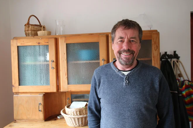 Paul Wadkin je kljub vsem težavam še vedno nasmejan gostobesedni veseljak. FOTO: Jože Pojbič/Delo