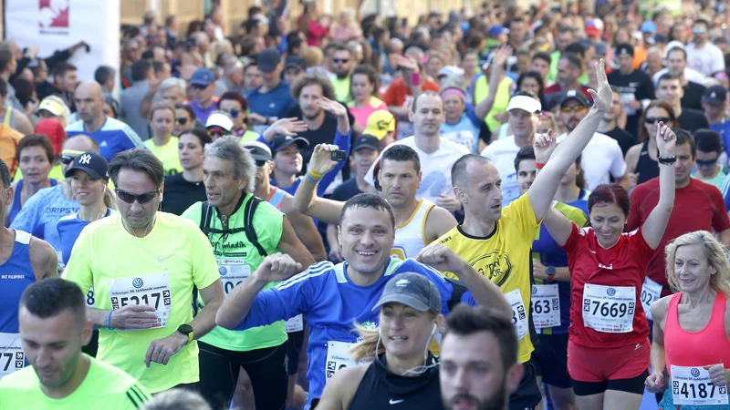 Fotografija: Takšnega vrveža, kakršen je bil na zadnjem množičnem maratonu v Ljubljani leta 2019, letos ne bo. FOTO: Roman Šipić/Delo