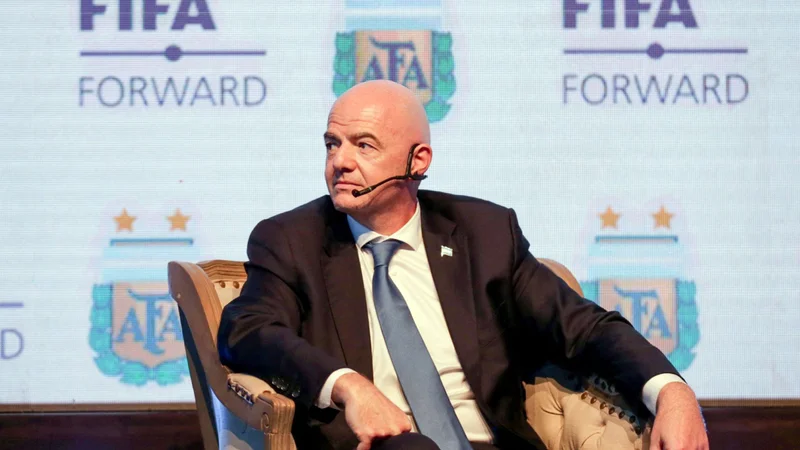 Fotografija: Gianni Infantino (na fotografiji) je spregovoril v argentinskem nacionalnem nogometnem centru v Ezeizi. FOTO: Tato Pagano/AFP