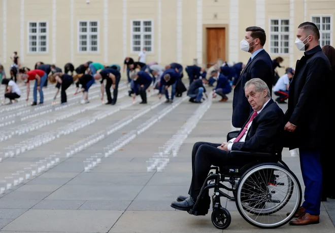 Miloš Zeman na praškem gradu na komemoraciji žrtev epidemije maja letos. FOTO: David W Cerny/Reuters

