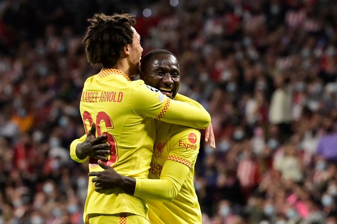 Keita je z mojstrovino povečal vodstvo Liverpoola na dva gola razlike. FOTO: Javier Soriano/Afp
