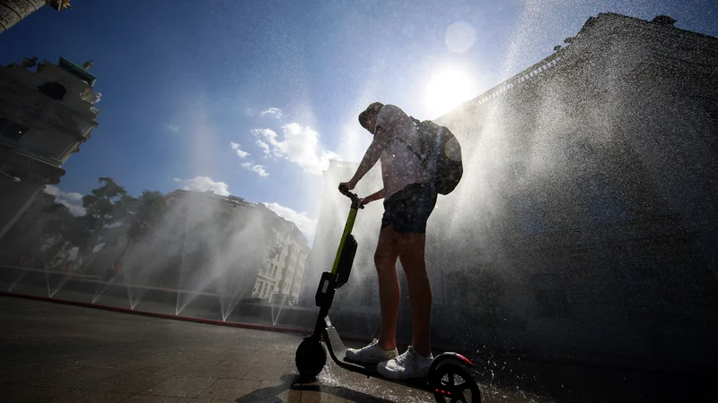 Fotografija: Letos poleti so nekatere evropske države doživele rekordne temperature in več hudih vročinskih valov. FOTO: Lisi Niesner/Reuters