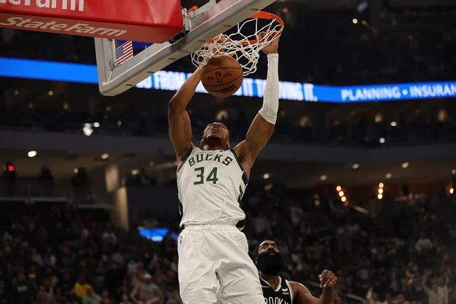 Giannis Antetokounmpo je bil že v uvodni tekmi v formi. FOTO: Stacy Revere/AFP
