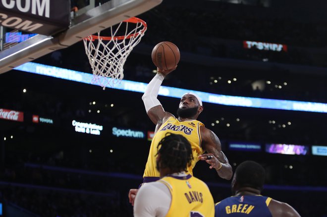 LeBron James je bil najboljši strelec LA Lakers.  FOTO: Kijoši Mio/Usa Today Sports
