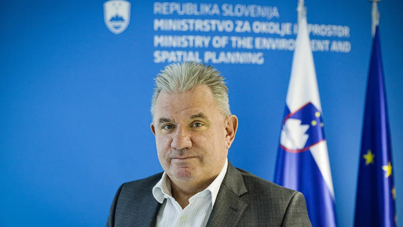 Fotografija: Andrej Vizjak, minister za okolje in prostor, bo proti snemalcem vložil kazenske ovadbe, prav tako proti medijem, ki so posnetke uporabili za njegovo diskreditacijo. FOTO: Jože Suhadolnik/Delo