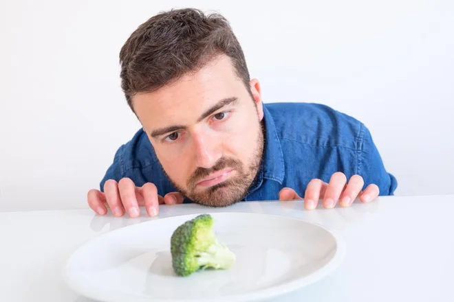 Primeri vsebnosti kalorij v nekaterih priljubljenih živilih in pijačah so naslednji ... FOTO: Shutterstock