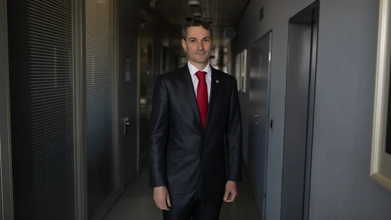 Fotografija: »Vsi smo nekako prepričani, da verjetno ne bo ponovitve ustavitve gospodarstva, kot smo ji bili priča v drugem četrtletju lanskega leta. Na GZS smo ravno v tem tednu ponovno opozorili, da gospodarstvo ostro nasprotuje vsakršnim idejam o ponovnem zapiranju, da to enostavno ni sprejemljivo.« FOTO: Voranc Vogel
