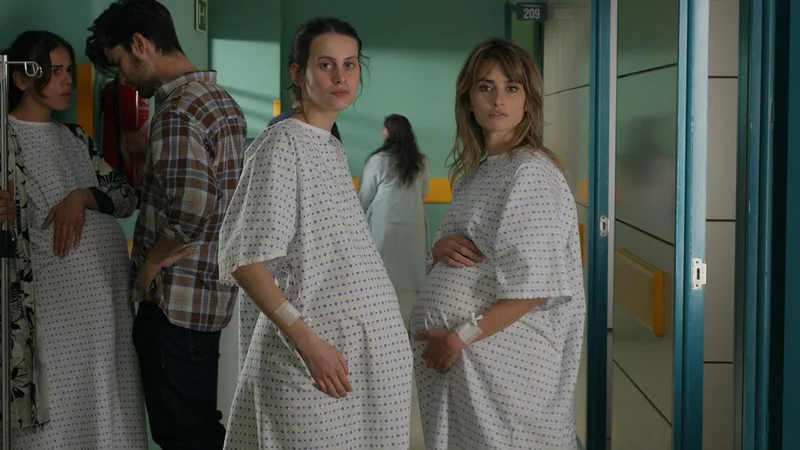 Fotografija: Eden od bolj pričakovanih filmov na Liffu je Almodóvarjeva drama Vzporedni materi. FOTO: Arhiv Liffa