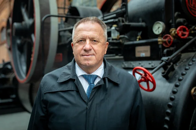 Počivalšek pravi, da bo vlada najbolj ranljivim priskočila na pomoč, če bo to potrebno, si pa želi, da tak ukrep ne bo potreben. FOTO: Leon Vidic/Delo
