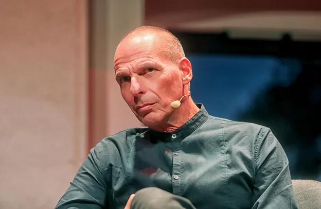 Janis Varufakis je podrobno predstavil zaplete pri reševanju grške finančne krize, vključno z osebnimi anekdotami. FOTO: Blaž Samec/Delo
