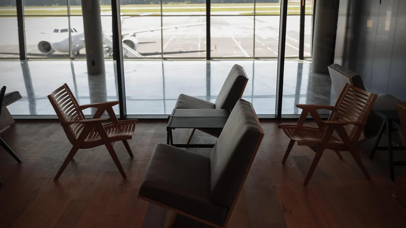 Fotografija: Med primeri dobrih praks trajnostnega poročanja je Fraport Slovenija. FOTO: Uroš Hočevar/Delo