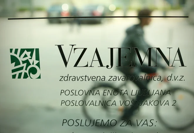 Vzajemna bo za poračun premij namenila 17 milijonov evrov. FOTO: Jure Eržen/Delo
