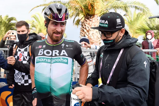 Peter Sagan (levo) po zmagi na 10. etapi lanske dirke po Italiji. FOTO: Fabio Ferrari/AFP
