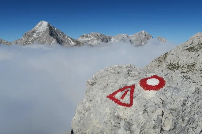 Visokogorske planinske koče so zaprle svoja vrata, odprtih ostaja le nekaj izjem.&nbsp;FOTO: Manca Ogrin
