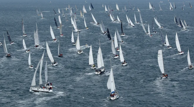 Na regati regato Rolex Middle Sea Race nastopa 114 jadrnic, tudi večina najboljših na svetu. FOTO: Alessandro Garofalo/Reuters
