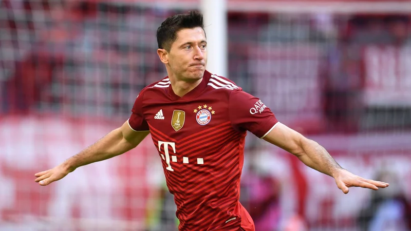 Fotografija: Robert Lewandowski je stroj za doseganje golov. FOTO: Andreas Gebert/Reuters
