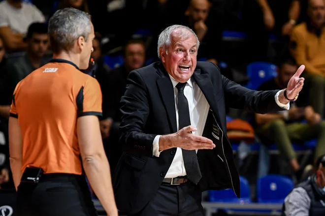 Trener Željko Obradović je bil kljub visoki prednosti Partizana aktiven do zadnjih minut. FOTO: Dragana Stjepanović/ABA
