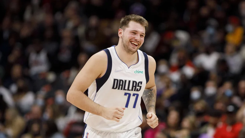 Fotografija: Luka Dončić je imel v Torontu veliko razlogov za veseljeFOTO: Cole Burston Afp