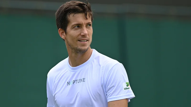 Fotografija: Aljaž Bedene je prvič po letu 2017 zunaj stoterice najboljših teniških igralcev na lestvici ATP. FOTO: Glyn Kirk/AFP