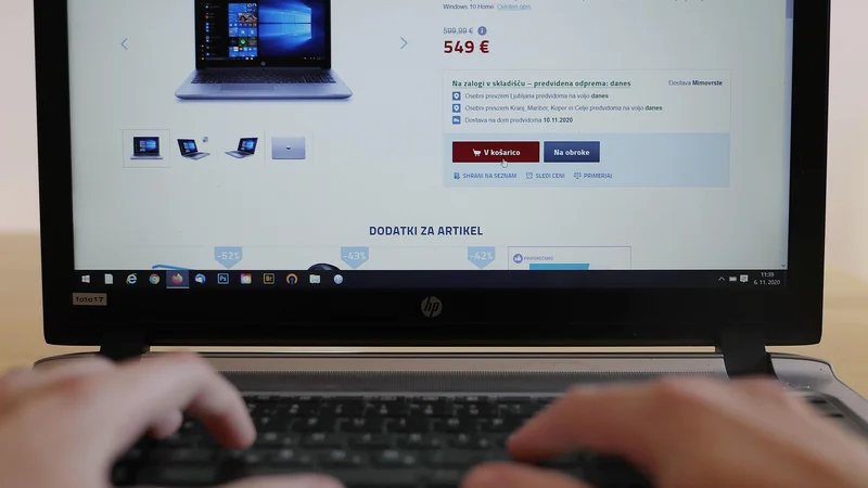 Fotografija: Tudi na prodajnem mestu bodo nujne digitalne veščine. FOTO: Leon Vidic/Delo