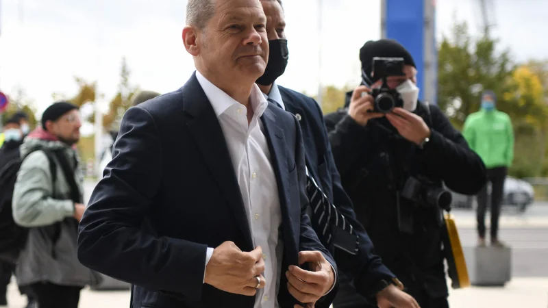 Fotografija: Kanclerski kandidat SPD Olaf Scholz je pred velikim izzivom financiranja predvolilnih obljub. FOTO: Ina Fassbender/AFP