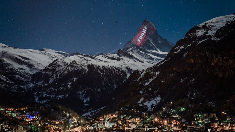 Fotografija: Matterhorn - zadnji spust 30-letnega Slovenca. FOTO: Fabrice Coffrini/Afp
