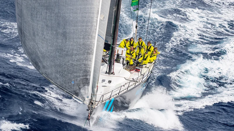 Fotografija: Slovenska posadka med nastopom na regati Rolex Middle Sea Race. FOTO: EWOL/Kurt Arrigo
