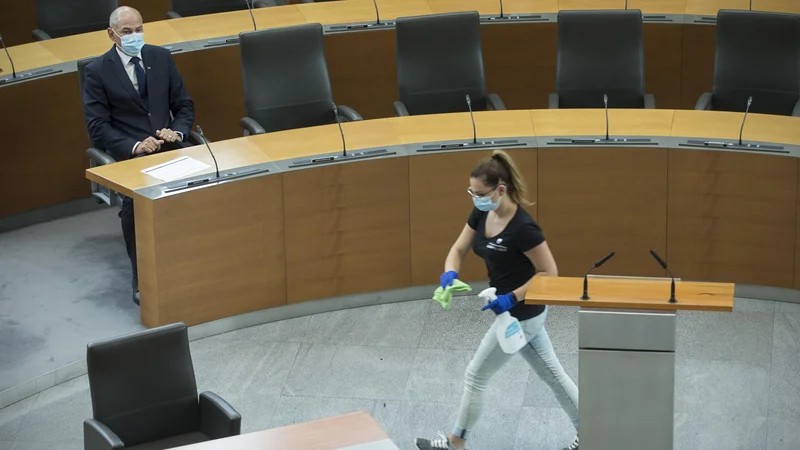 Fotografija: Predsednik republike, ki razpisuje volitve, ima možnost, da za prvi dan glasovanja rednih parlamentarnih volitev določi 24. april 2022, zadnji možni datum pa je 5. junij 2022. FOTO: Jure Eržen/Delo