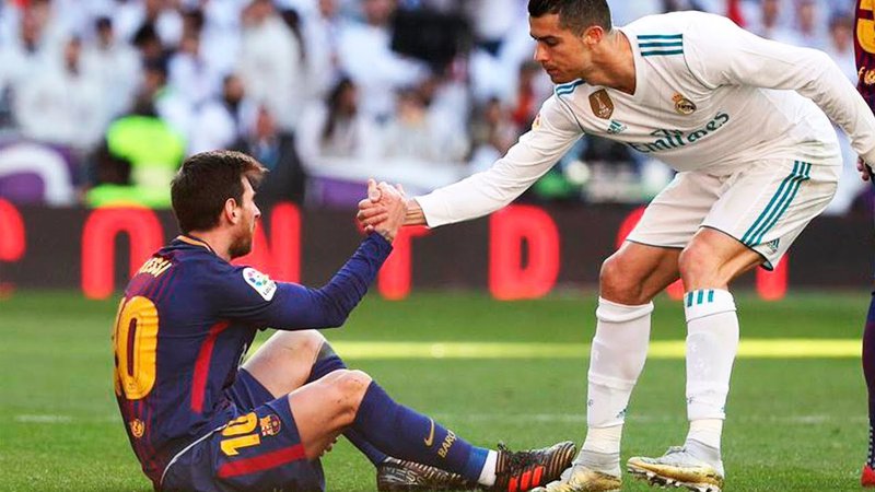 Fotografija: Lionel Messi in Crisiano Ronaldo sta pobrala večino zlatih žog v tem stoletju. FOTO: Reuters

