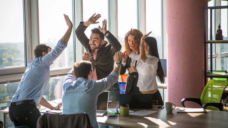 Fotografija: Za ponotranjenje vrednot je potrebno nenehno ukvarjanje z zaposlenimi. FOTO: Lipik Stock Media/Shutterstock
