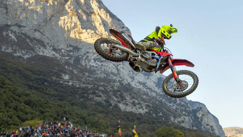 Fotografija: Tim Gajser bi lahko celo prevzel vodstvo, če bi dobil prvo vožnjo. FOTO: Honda Racing