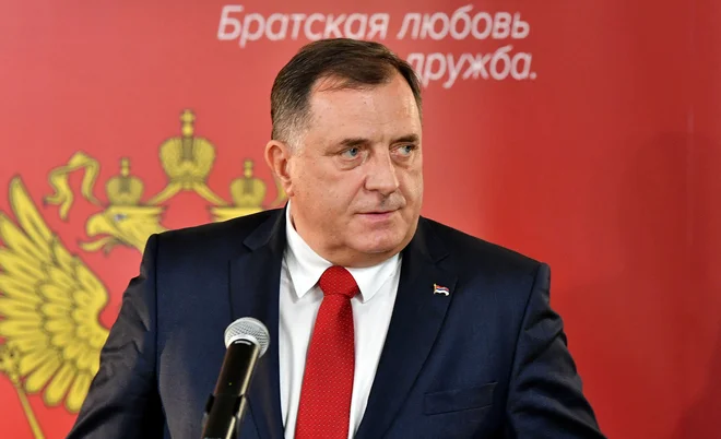 Srbski član predsedstva Bosne in Hercegovine Milorad Dodik vztraja
pri načrtu umika bosanskih Srbov iz pomembnih ustanov BiH. &nbsp;&nbsp;&nbsp;&nbsp;&nbsp;&nbsp; &nbsp;&nbsp;&nbsp;&nbsp;&nbsp;&nbsp; Foto Elvis Barukcic/AFP
