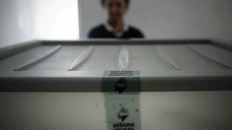 Fotografija: Slovenija z neprilagojenimi volišči invalidom, po mnenju državenga odvetništva, ni povročila težav, ki bi dosegle prag diskriminacije. FOTO: Samec Blaž/Delo