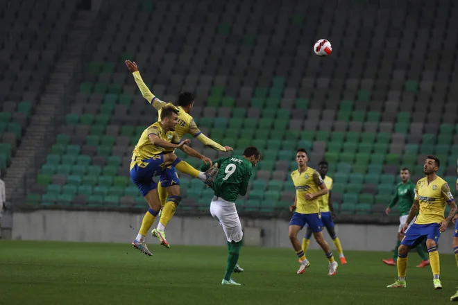 V Stožicah je bil nemočen tudi napadalec Mustafa Nukić. FOTO: Voranc Vogel
