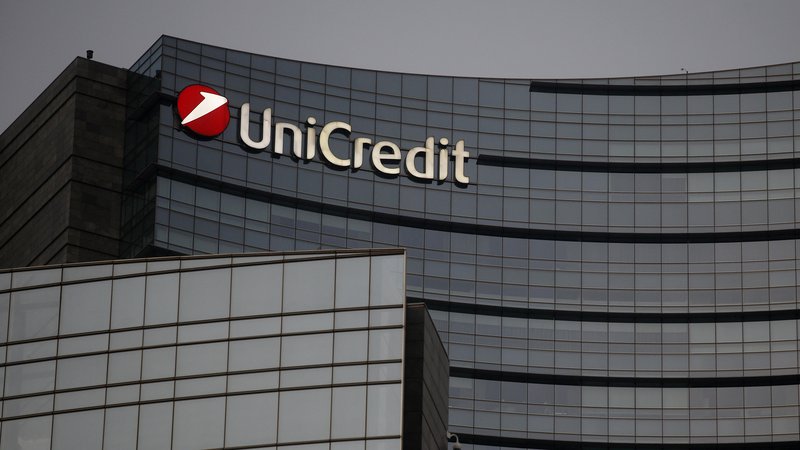 Fotografija: Bančna skupina Unicredit je v tretjem četrtletju ustvarila dobro milijardo evrov čistega dobička. FOTO: Blaž Samec/Delo
