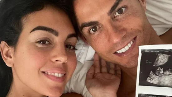 Fotografija: Cristiano Ronaldo in Georgina Rodriguez sta ponosno pokazala prvo fotografijo dvojčkov. FOTO: Instagram