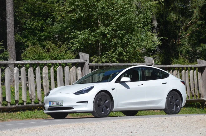 Tesla model 3 je bil septembra najbolje prodajani avtomobil v Evropi. FOTO: Gašper Boncelj

