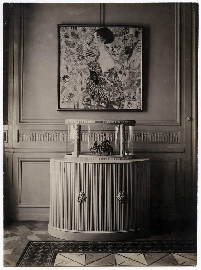Dama s pahljačo je v zasebni zbirki.

FOTO: Erwin Böhler, z dovoljenjem fotografskega arhiva Michaela Hueyja in Christiana Witt-Dörringa
