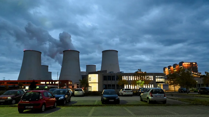 Fotografija: Nemčiji so se v tretjem četrtletju že poznale težave v nabanih verigah, vpliv dražjih energentov bi se lahko v zadnjem četrtletju poznal vsej Evropi. FOTO: Matthias Rietschel/Reuters