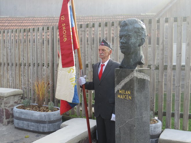 Spomenik Milana Majcna v Murnicah pri Šentjanžu. FOTO: Bojan Rajšek/Delo
