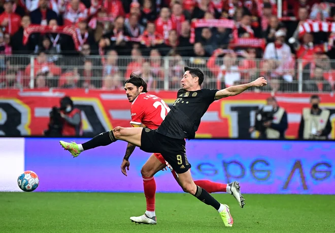 Robert Lewandowski je obogatil svojo strelsko statistiko. FOTO: Tobias Schwarz/AFP